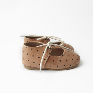 
                
                    Load image into Gallery viewer, Everly Flats - Oil Waxed - Polka Dot
                
            