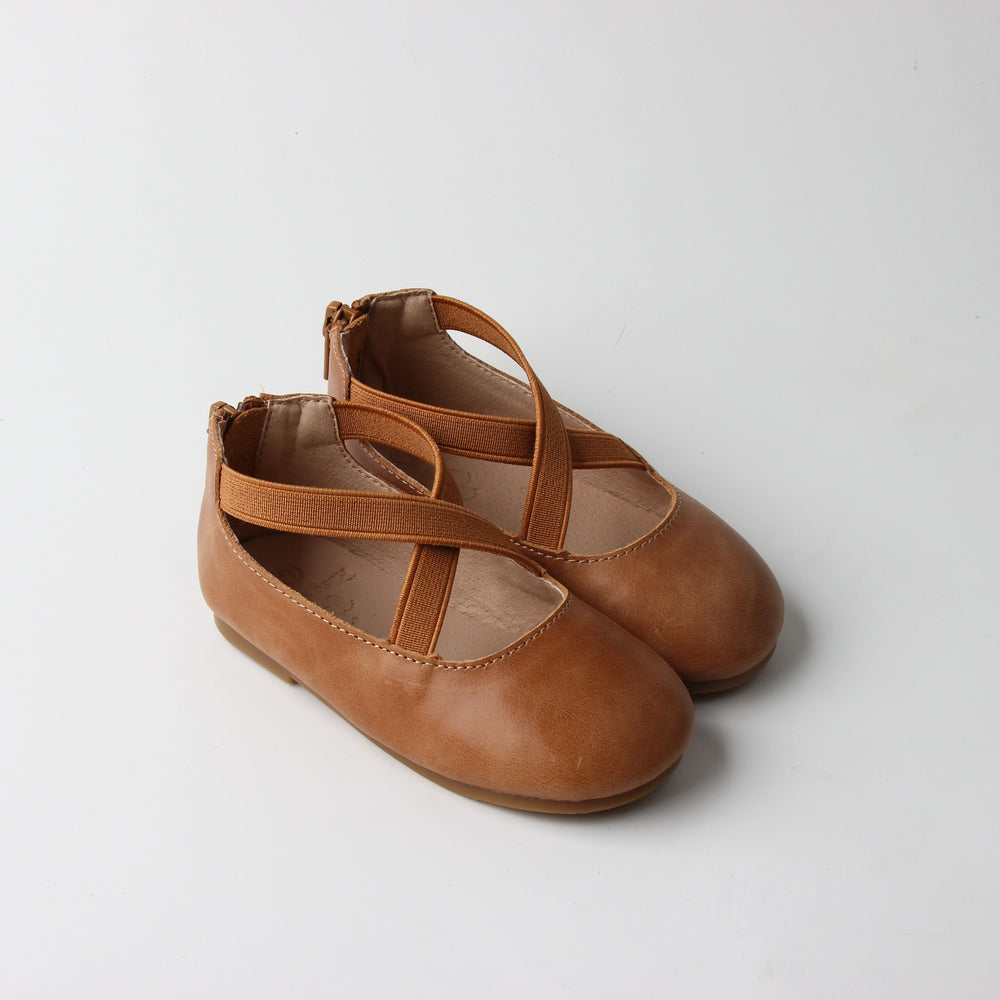 
                
                    Load image into Gallery viewer, Eleyna Ballet Flats - Oil Waxed - Tan
                
            